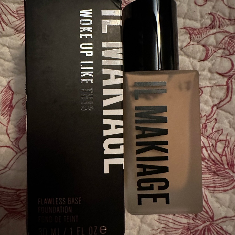 IL Makiage 035 Woke up Like This Flawless Foundation New in box.